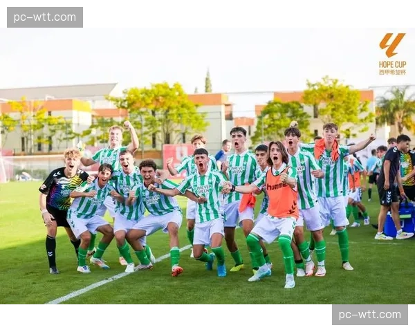 “逆足边锋”的崛起：专访一位专注于提升非主力脚传中能力的西甲青训教练。