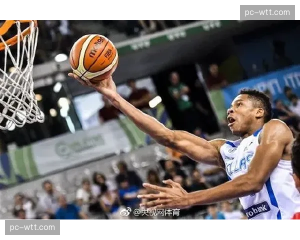 核磁共振结果显示，扬尼斯·阿德托昆博左小腿拉伤，季后赛首轮归期未定